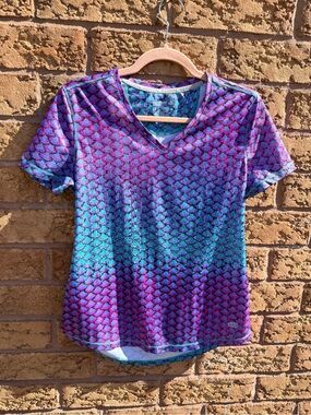 4/$25 • Reel Legends Freeline Mermaid Scale V-Neck Top